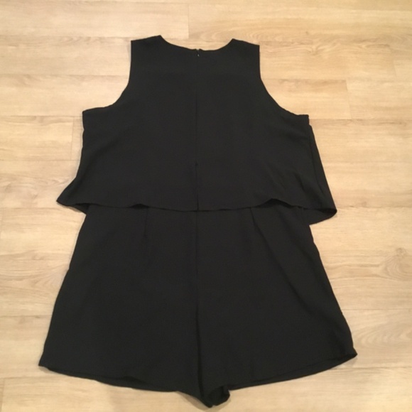NWT Dokotoo Black Crewneck Ruffle Sleeveless Romper Size XL - Picture 8 of 8